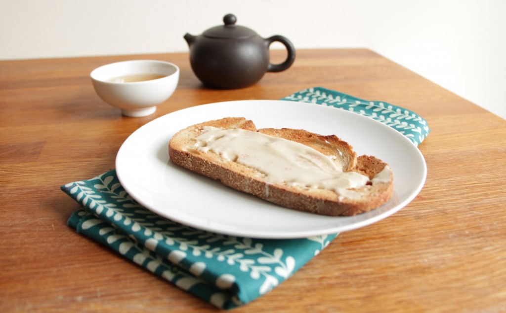 Petit déjeuner au beurre d'amandes