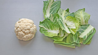 Feuilles de chou fleur sautees au wok