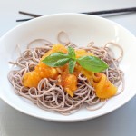 nouilles soba froides au coulis de tomate ananas