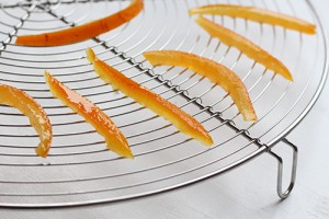 Zestes d'agrumes confits, écorces d'agrumes confits