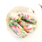 recette fraîcheur avec des fleurs comestibles rouleaux de printemps