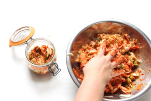 Kimchi traditionnel 김치. Emblème de la Corée. Technique pour réussir la  fermentation du chou chinois 