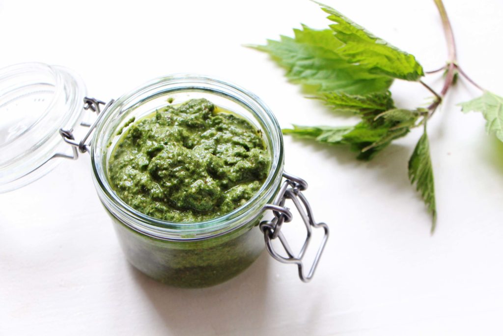 Bocal de pesto d'ortie